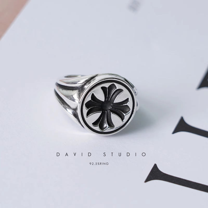 CH PLUS CONCAVE SIGNET RING