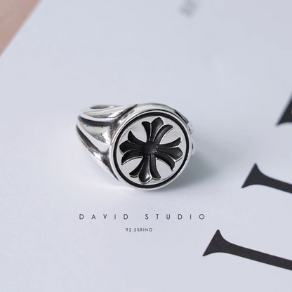 CH PLUS CONCAVE SIGNET RING