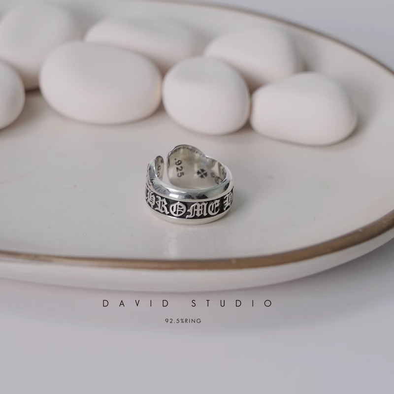 CHROME HEARTS SCROLL RING – SMALL LABEL RING