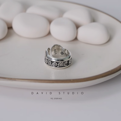 CHROME HEARTS SCROLL RING – SMALL LABEL RING