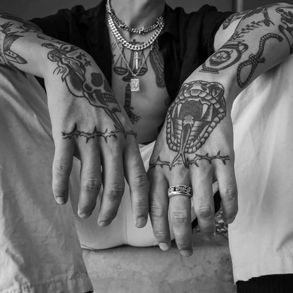 CHROME HEARTS SCROLL RING – SMALL LABEL RING