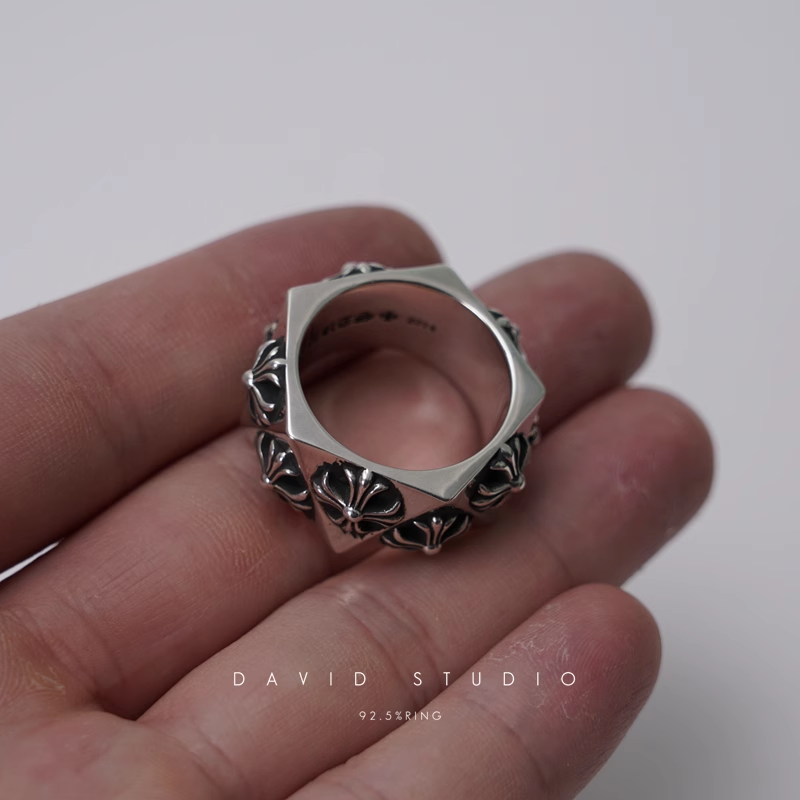 CH PLUS PENTAGON RING