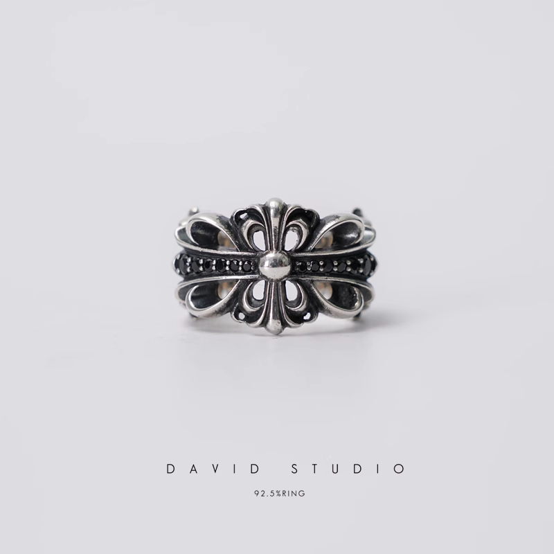 DOUBLE FLORAL RING WITH BLACK DIAMONDS