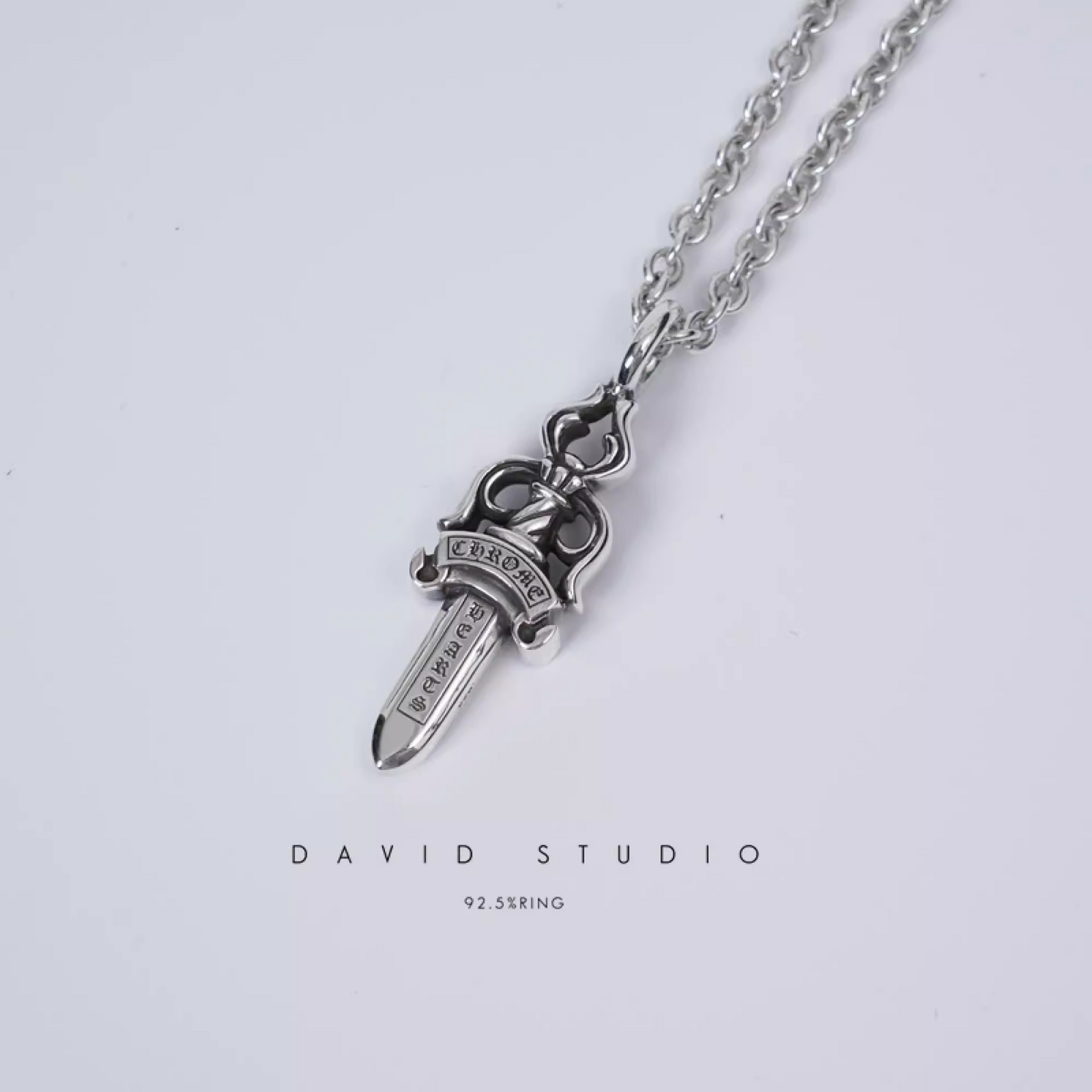 DOUBLE DAGGER PENDANT – ROLL CHAIN