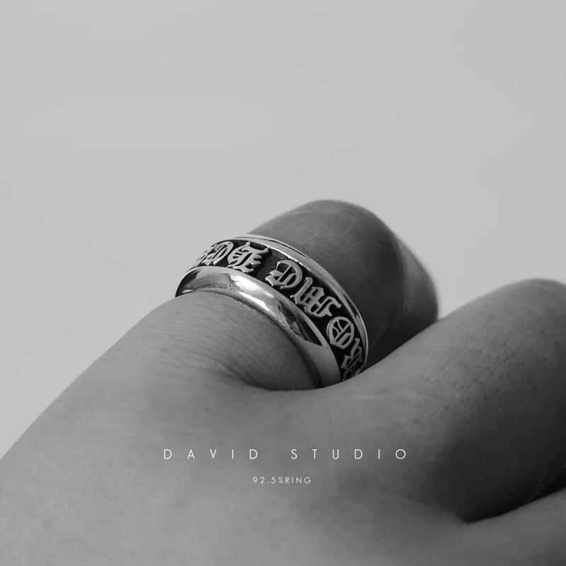 CHROME HEARTS SCROLL RING – SMALL LABEL RING