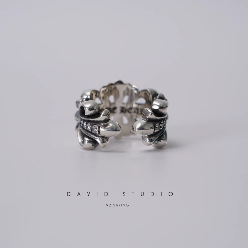 DOUBLE FLORAL RING WITH WHITE DIAMONDS