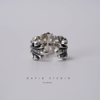 DOUBLE FLORAL RING WITH WHITE DIAMONDS