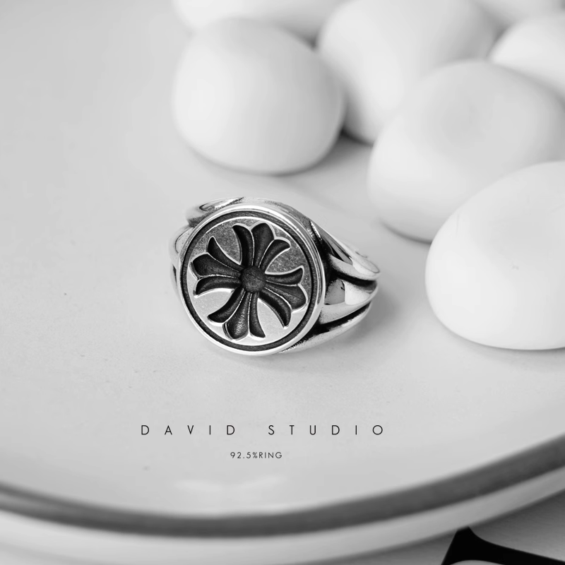 CH PLUS CONCAVE SIGNET RING