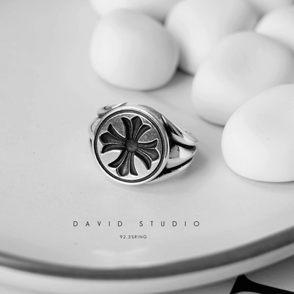 CH PLUS CONCAVE SIGNET RING