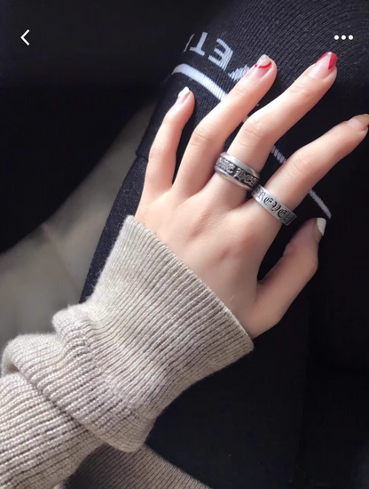 CHROME HEARTS SCROLL RING – SMALL LABEL RING