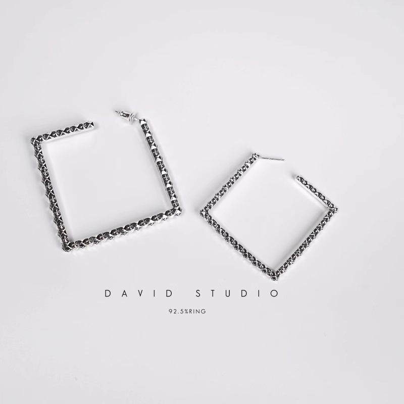 CH PLUS SQUARE HOOP EARRINGS