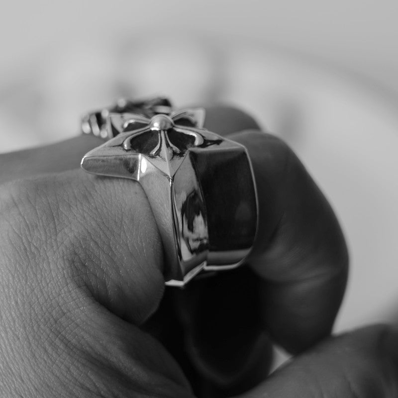 LARGE STAR RING