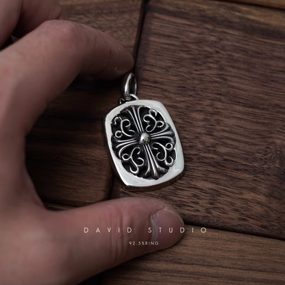 KEEPER PENDANT