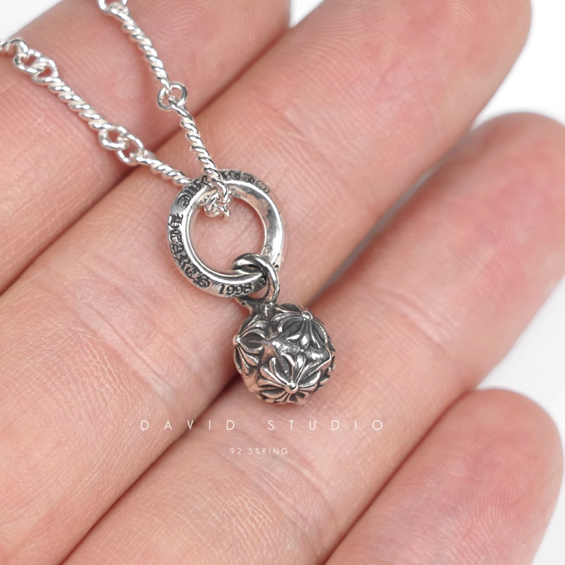 PYRAMID PLUS BALL CHARM – TWIST CHAIN