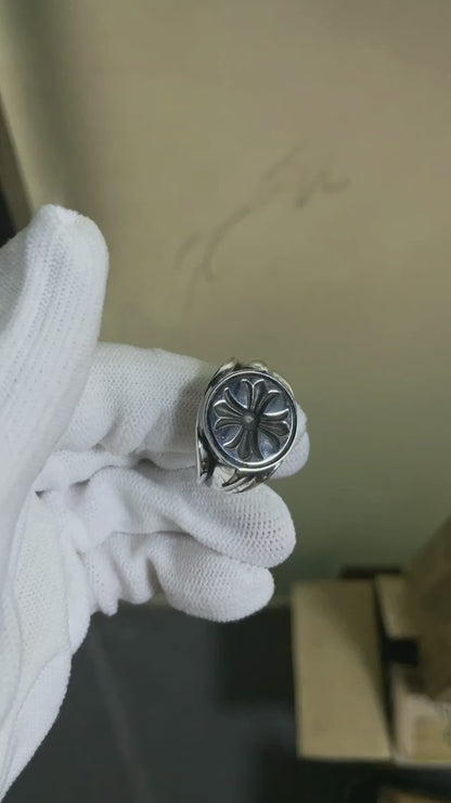 CH PLUS CONCAVE SIGNET RING
