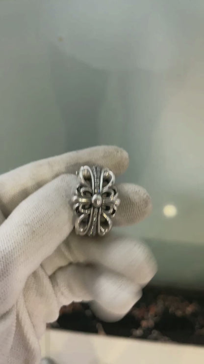 DOUBLE FLORAL RING WITH WHITE DIAMONDS