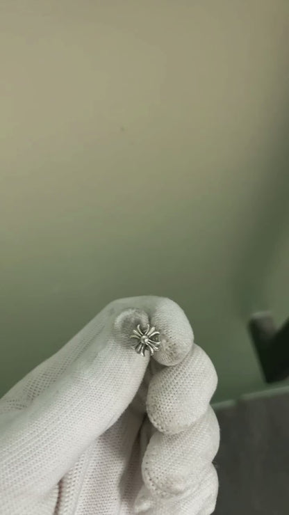 CROSS CUT OUT STUD EARRING